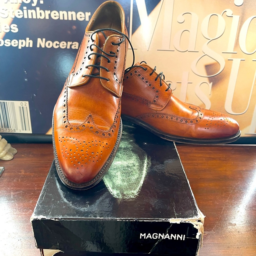 Cognac Leather wing tip Lace ups by Magnanni Size 10 in good condition.